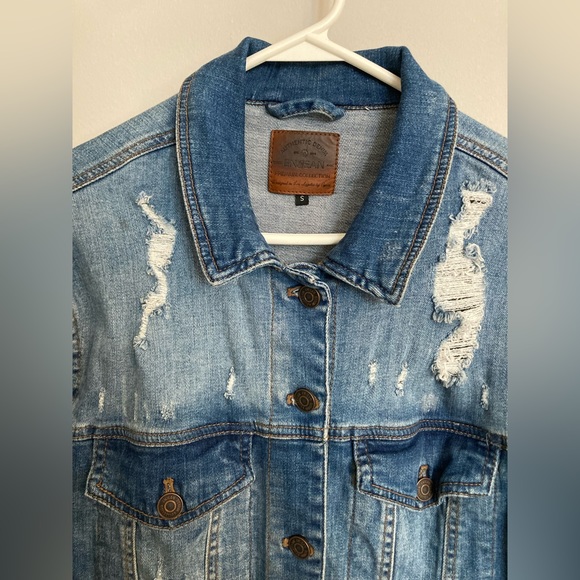 Oversized Distressed Denim Jacket - Picture 3 of 4
